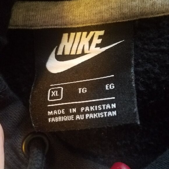 Nike XL Hooded Sweatshirt - Picture 3 of 3